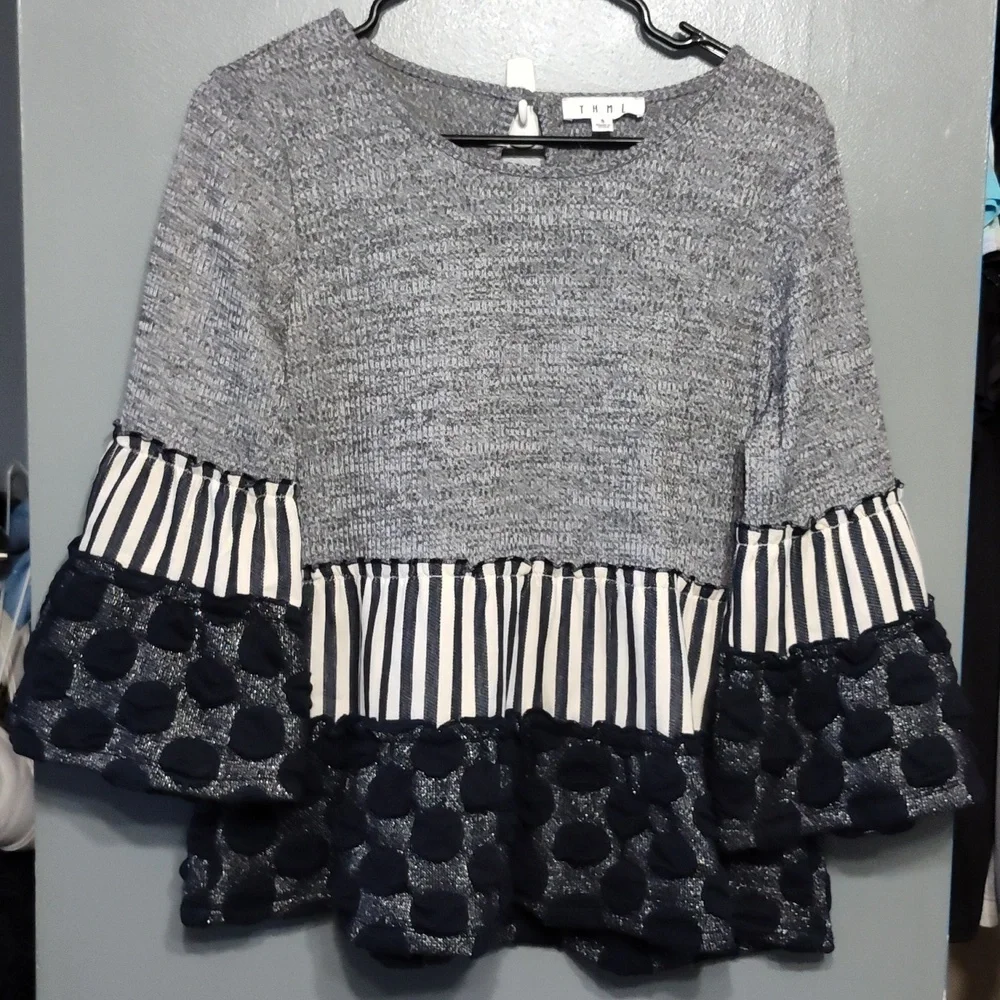 THML‎ Navy and Gray Textured Blouse - Picture 2 of 7